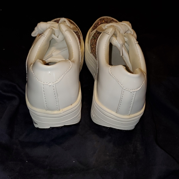 Sneakers - Picture 3 of 6